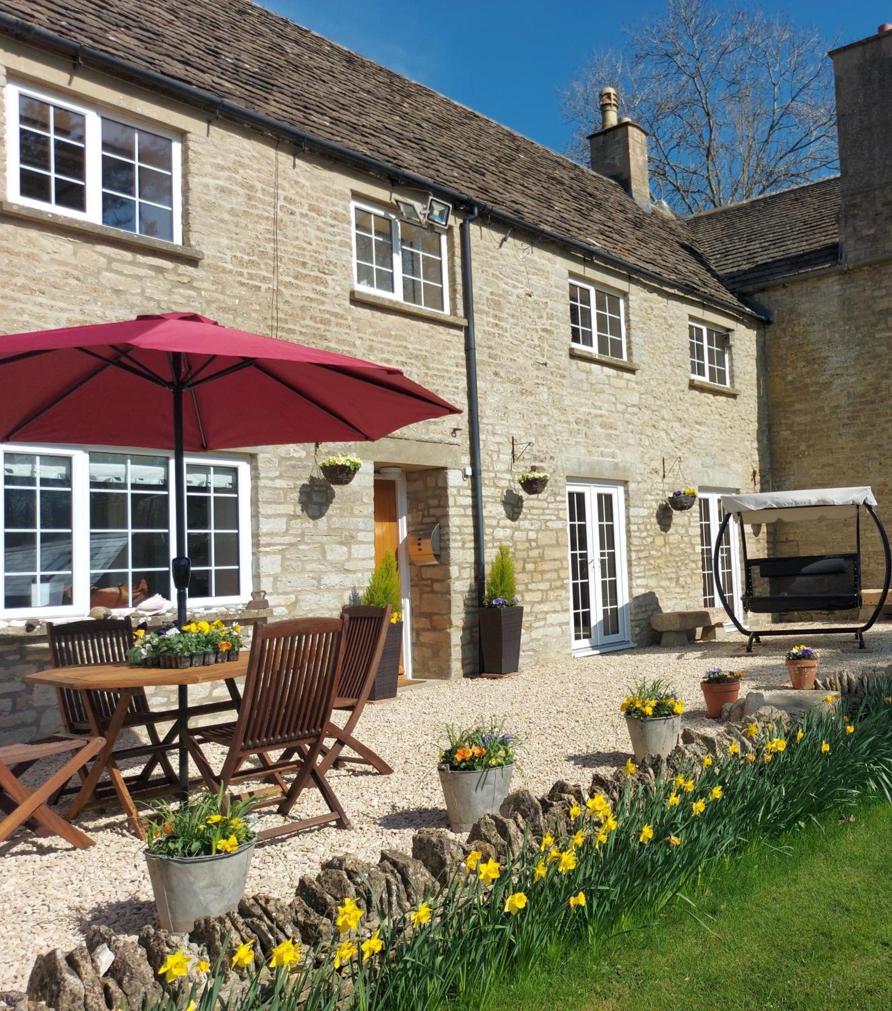 Thames Head Wharf - Historic Cotswold Cottage With Stunning Countryside Views Сайренсестер Екстер'єр фото
