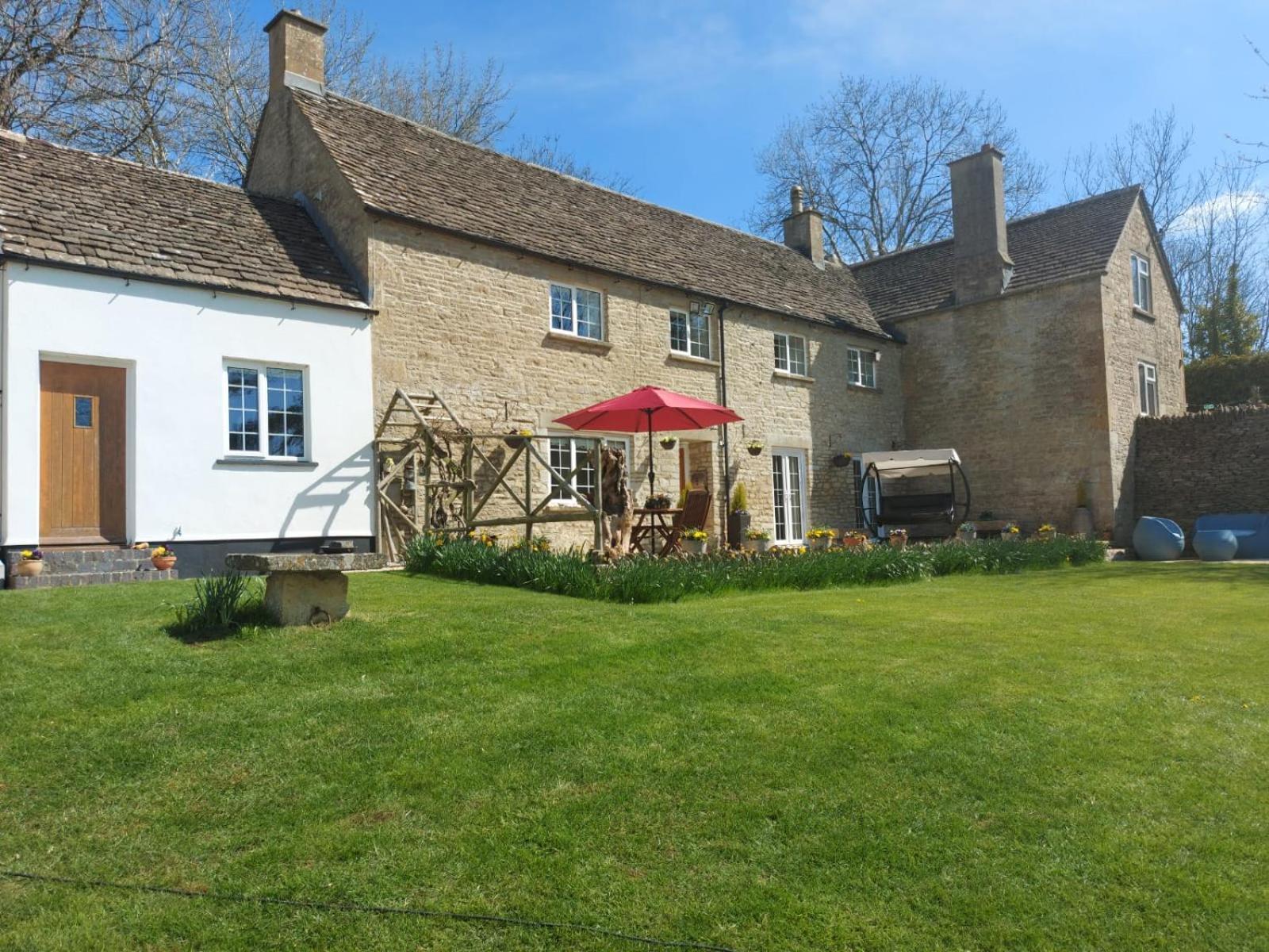 Thames Head Wharf - Historic Cotswold Cottage With Stunning Countryside Views Сайренсестер Екстер'єр фото