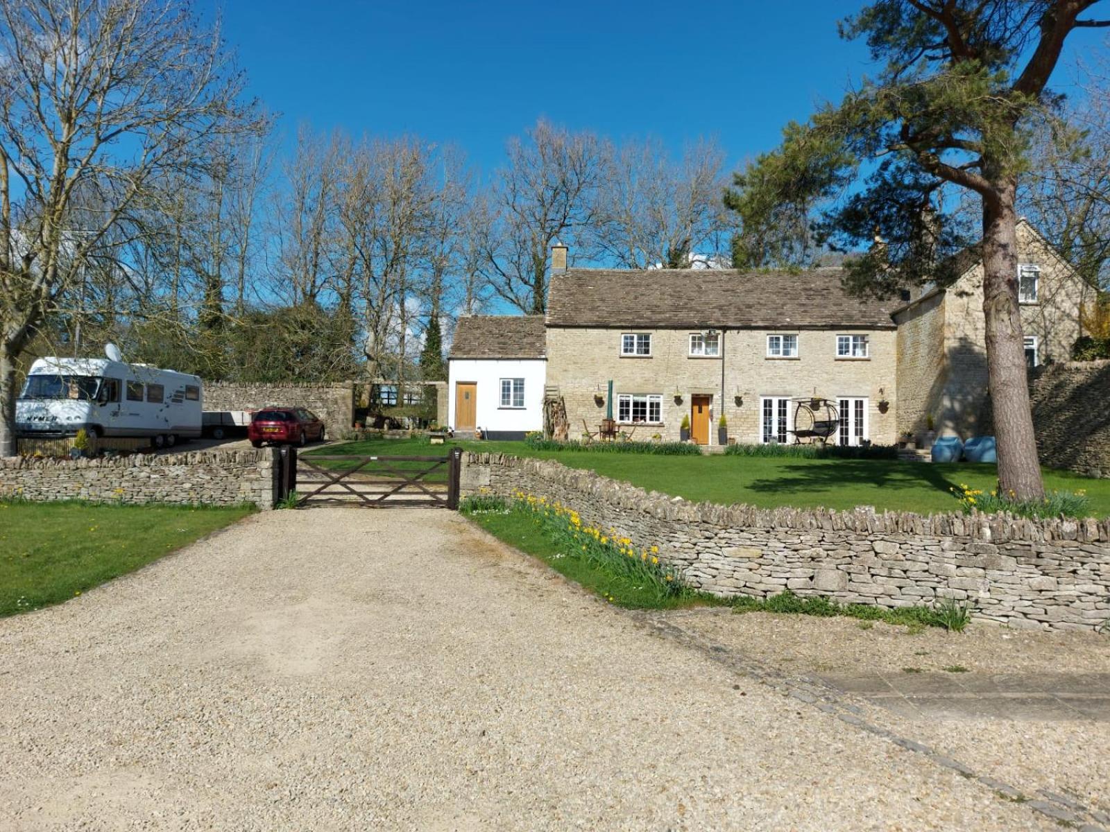 Thames Head Wharf - Historic Cotswold Cottage With Stunning Countryside Views Сайренсестер Екстер'єр фото